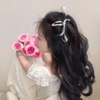 独自在夜晚的海边